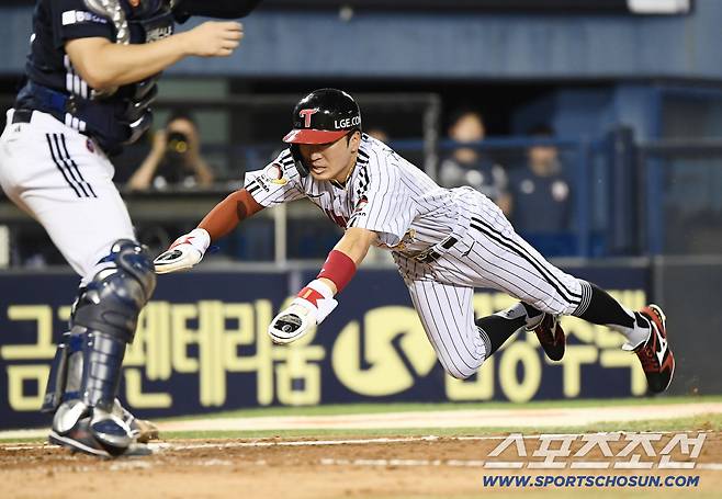 7일 서울 잠실구장에서 열린 두산-LG전. 4회말 2사 만루 신민재의 싹쓸이 2루타 때 1루주자 박해민이 득점하고 있다.  잠실=정재근 기자 cjg@sportschosun.com/2025.8.7/