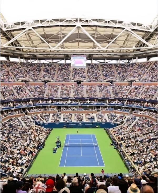 US오픈이 열리는 뉴욕 플러싱 메도우 '빌리 진 킹 내셔널 테니스센터'의 아서 애시 스타디움. 사진/US오픈