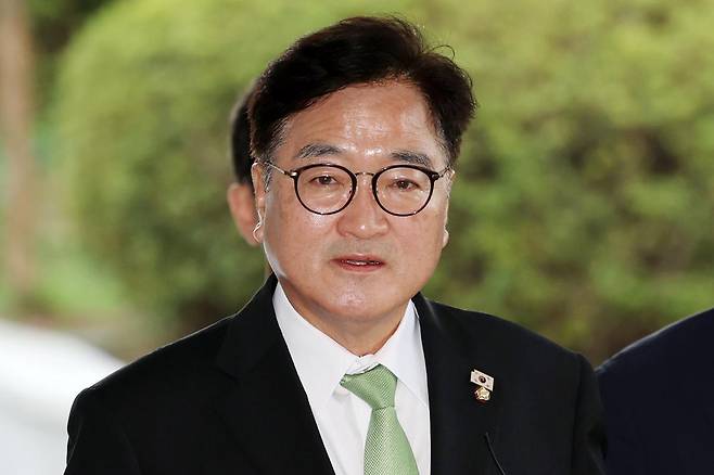 우원식 국회의장이 7일 오전 서울 서초구 서울고검에 마련된 내란특검 사무실에 참고인 조사를 받기 위해 출석하며 발언하고 있다. 2025.08.07 뉴시스