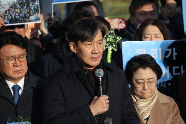 조국 전 조국혁신당 대표가 지난해 12월 16일 경기도 의왕시 서울 구치소로 수감되기 전 입장을 밝히고 있다. 뉴스1