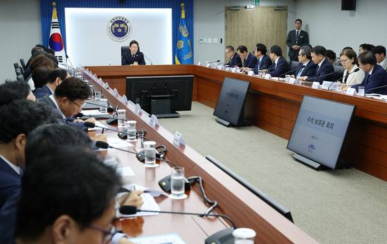 이재명 대통령이 지난달 3일 서울 용산 대통령실 청사에서 열린 2차 수석보좌관회의를 주재하고 있다. 연합뉴스