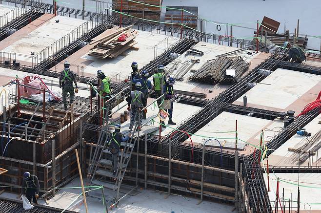 서울 성북구 한 아파트 건설 현장의 모습. [연합]