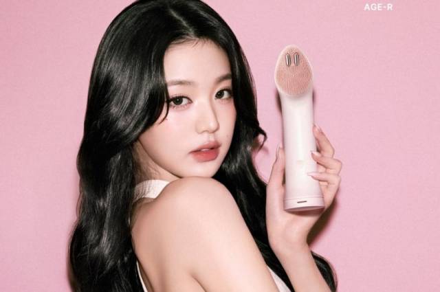 메디큐브 에이지알 부스터 진동 클렌저 모델 장원영 화보. 사진 제공=에이피알