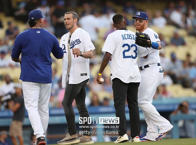 ▲ LA 연고 프로팀 사이에 교류 행사가 다양하다. 과거 가레스 베일은 MLB LA 다저스 시구 행사에 참여했고, 올리비에 지루는 NBA LA 클리퍼스 개막전을 관전해 화제가 됐다.&nbsp;