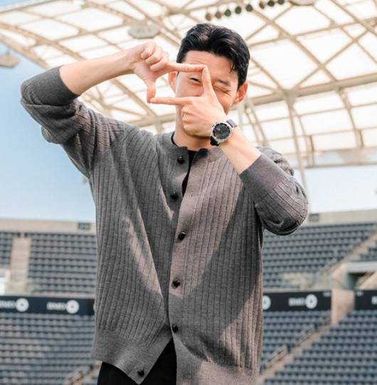 손흥민이 '찰칵 세리머니'를 하고 있다. /사진=LA FC 공식 홈페이지 갈무리