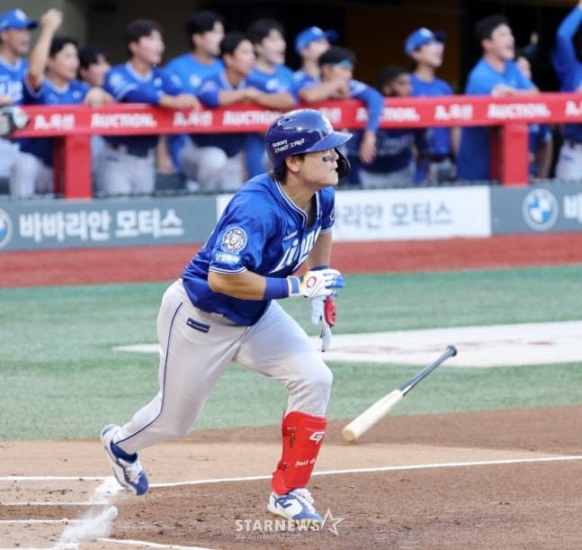 삼성 박승규가 2회 2타점 적시타를 날리고 있다. /사진=강영조 선임기자