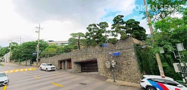 노소영 관장이 최태원 회장과 별거 후 임차 형태로 살았던 평창동 단독주택.&nbsp; 사진=카카오맵 로드뷰 화면 캡쳐