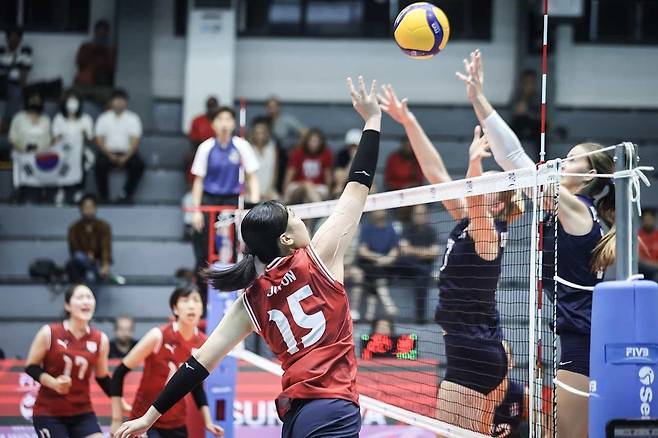 미국과 공방 벌이는 U-21 여자배구 대표팀 선수들 [FIVB 홈피 캡처. 재판매 및 DB 금지]
