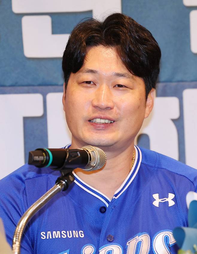 프로야구 삼성 라이온즈 투수 오승환이 7일 인천 연수구 오라카이 송도파크 호텔에서 은퇴 기자회견을 하고 있다. 사진=연합뉴스