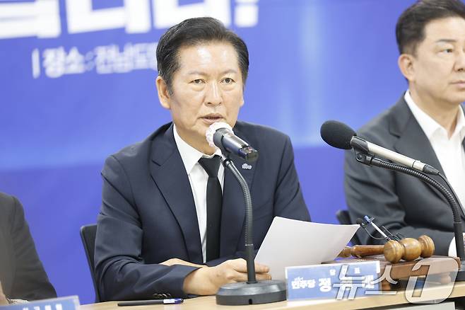 정청래 더불어민주당 대표가 8일 전남 무안 전남도당 회의실에서 열린 제145차 현장 최고위원회의에서 모두발언하고 있다. 2025.8.8/뉴스1 ⓒ News1 김태성 기자