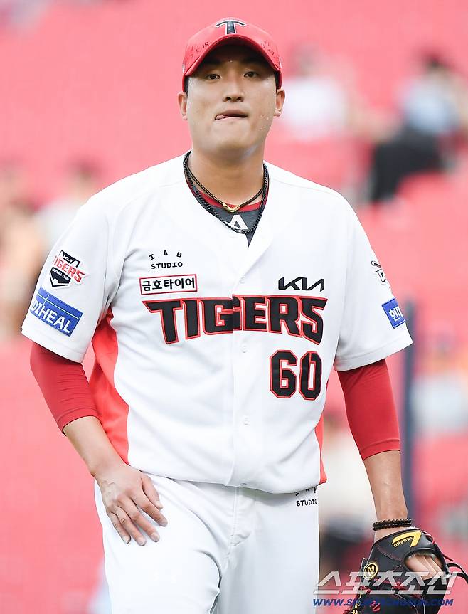 23일 광주 기아 챔피언스필드에서 열린 LG-KIA전. KIA 선발투수 김도현이 1회 투구를 마친 후 내려오고 있다. 광주=정재근 기자 cjg@sportschosun.com/2025.7.23/