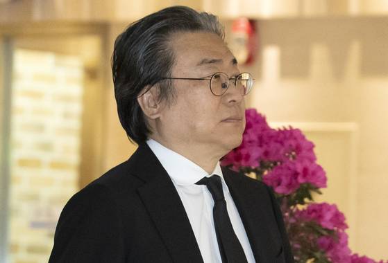 조정호 메리츠금융그룹 회장이 2019년 4월 서울 신촌 세브란스병원 장례식장에 마련된 고 조양호 한진그룹 회장의 빈소를 찾았다. 연합뉴스