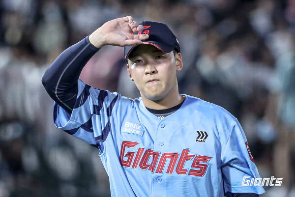 지난 6일 경기를 앞두고 롯데 투수 최준용이 오른쪽 어깨 통증을 호소했다. 복귀까지 정확히 얼마나 걸릴지는 현재까지 알려지지 않았다. 롯데 자이언츠 제공