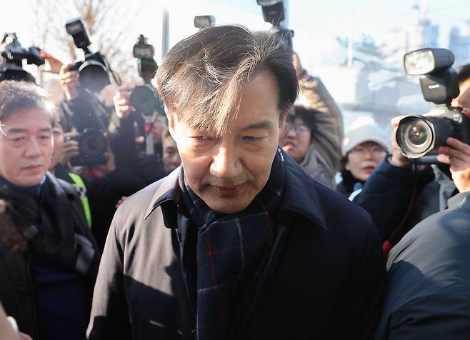 Cho Kuk heads to the Seoul Detention Center in Uiwang, Gyeonggi after the Supreme Court upheld his conviction on Dec. 16, 2024. [YONHAP]