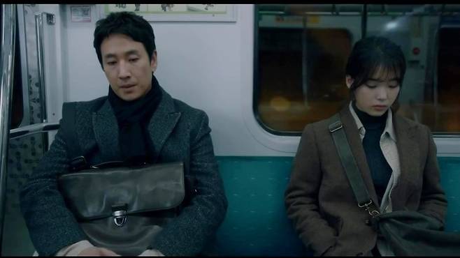 A scene from the tvN drama series ″My Mister″ (2018), starring actor Lee Sun-kyun, left, whose character is referred to by a young female employee, played by IU, right, as ajeossi, or middle-aged man [TVN]