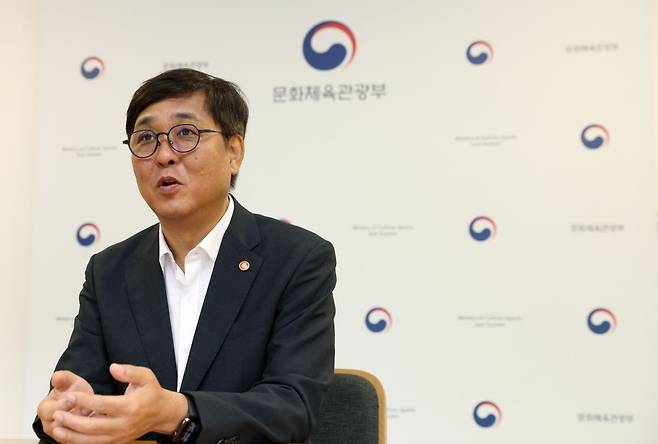 최휘영 문화체육관광부 장관이 8일 서울 종로구 국립현대미술관 서울관에서 유승민 대한체육회장과 면담하고 있다. 문화체육관광부 제공