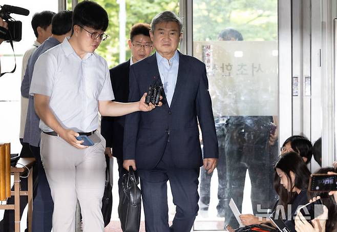 [서울=뉴시스] 황준선 기자 = 조태용 전 국정원장이 8일 오전 서울 서초구 이명현 순직 해병 특별검사 사무실에 조사를 받기 위해 출석하고 있다. 2025.08.08. hwang@newsis.com