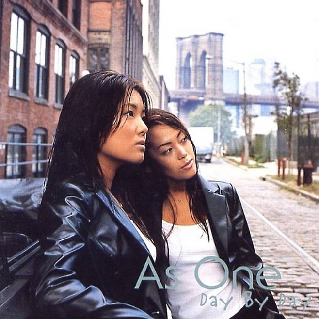 애즈원 데뷔 앨범 표지. 사진 오른쪽이 이민. 윤일상 인스타그램