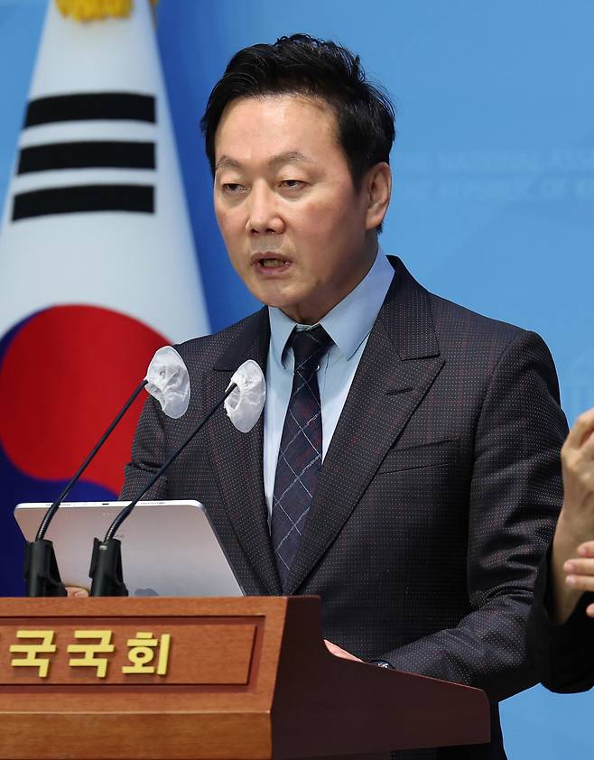 지난해 1월 8일&nbsp;정봉주 전 국회의원이 서울 여의도 국회에서 제22대 총선 더불어민주당 서울강북(을) 출마선언을 하고 있다. 뉴시스