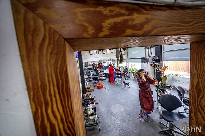 점심시간 이후 각시 미용실의 모습. ⓒ시사IN 박미소