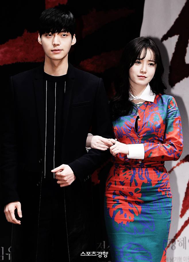 2016년 결혼했으나 폭로전 끝에 이혼한 배우 안재현(왼쪽)과 구혜선. 사진 이선명 기자 57km@kyunghyang.com