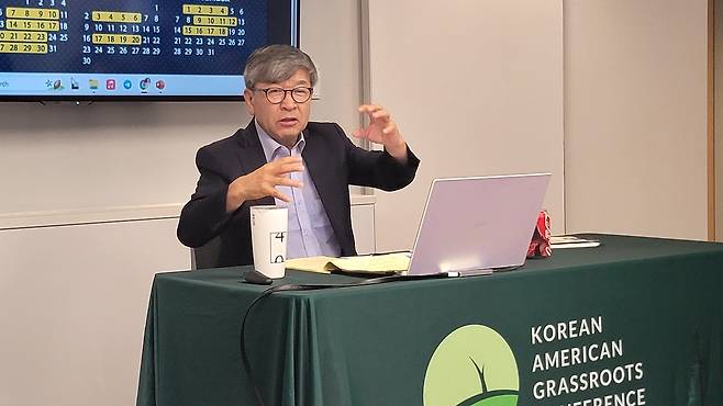 미주한인유권자연대 김동석 대표 간담회 (워싱턴=연합뉴스) 조준형 특파원 = 김동석 미주한인유권자연대(KAGC) 대표가 7일(현지시간) 워싱턴 DC에서 열린 한국 특파원단 간담회에서 발언하고 있다. jhcho@yna.co.kr 2025.8.8