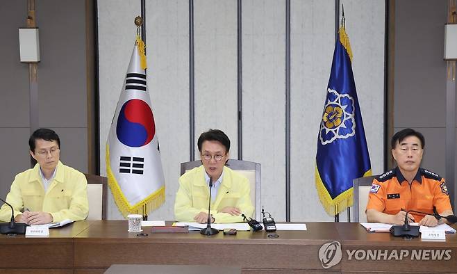 국가테러대책위원회, 발언하는 김민석 총리 (세종=연합뉴스) 배재만 기자 = 김민석 국무총리가 8일 정부세종청사 총리실 영상회의실에서 열린 국가테러대책위원회 회의에서 발언하고 있다. 2025.8.8 scoop@yna.co.kr