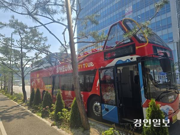 시흥 시티투어 버스. 시흥/김성주기자 ksj@kyeongin.com