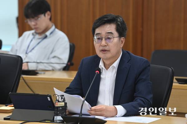 5일 오전 경기도청 율곡홀에서 열린 경기도 현안 대책회의에서 김동연 도지사가 발언하고 있다. 2025.8.5 /최은성기자 ces7198@kyeongin.com