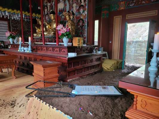 보물 '산청 율곡사 대웅전' 피해 모습