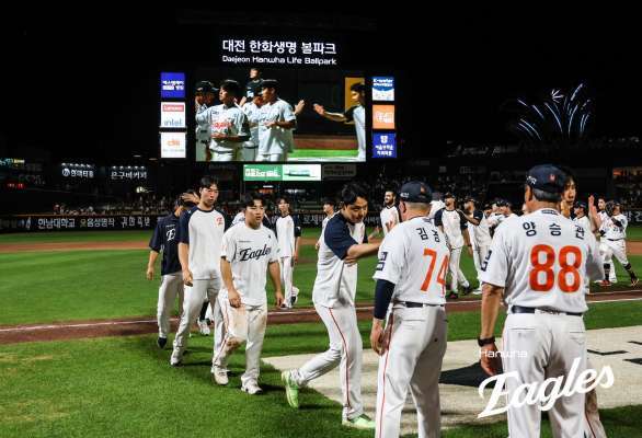 전반기 1위 한화, '지키는 야구' 후반기에도 통할까…관건은 '불펜 운용'