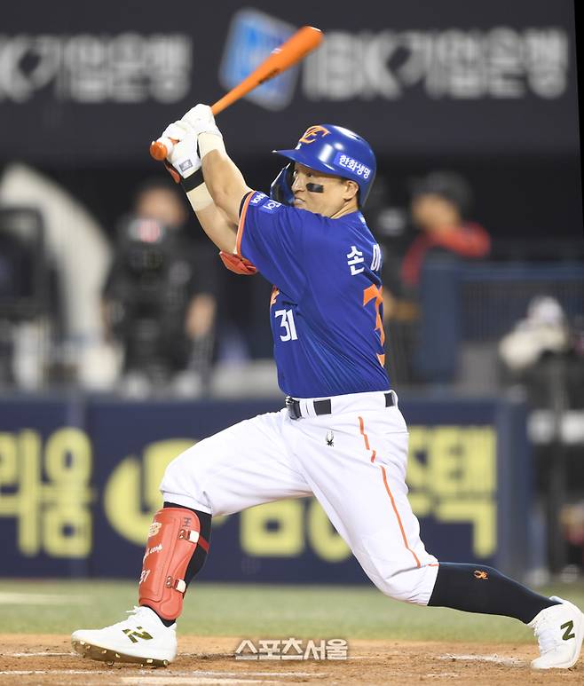 한화 손아섭이 8일 서울 잠실구장에서 열린 2025 KBO리그 LG와 경기 5회초 무사2루 1타점 좌전안타를  치고 있다. 잠실 | 최승섭기자 thunder@sportsseoul.com