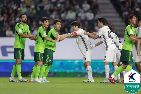 Jeonbuk Hyundai Companyo, Park Jin -seop, Kim Young -bin (from left). /Photo = Korea Professional Football Federation