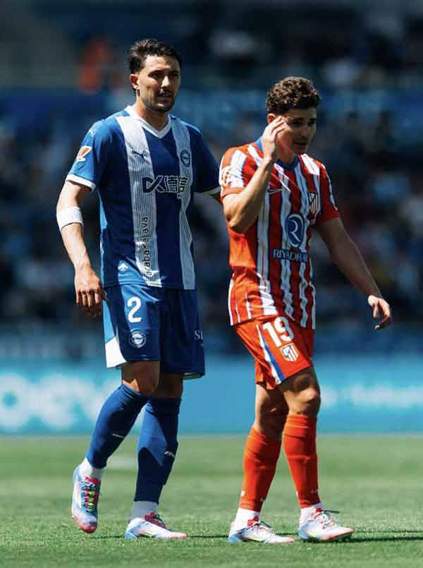 2024~2025시즌 스페인 프리메라리가에서 아틀레티코 마드리드의 훌리안 알바레스를 상대한 말레이시아 국가대표 센터백 파쿤도 카세레스. 출처=파쿤도 SNS 캡쳐