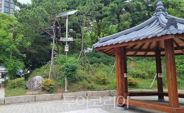 인천 계양구가 민선 8기 공약인 '감염병 없는 친환경 건강도시 조성'의 일환으로, '태양광 해충퇴치기'를 설치·운영하고 있다.