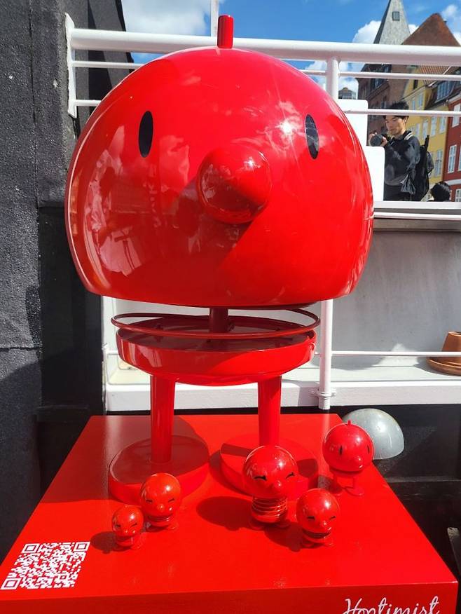 쓰리데이즈오브디자인(3daysofdesign) 기간 동안 '디자인 독'에 전시된 초대형 홉티미스트. 이현주 기자