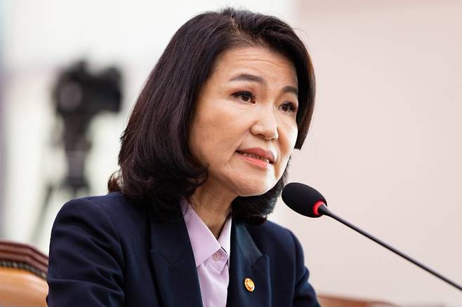 (서울=뉴스1) 유승관 기자 = 이진숙 방송통신위원장이 1일 서울 여의도 국회에서 열린 제427회 국회(임시회) 법제사법위원회 제5차 전체회의에 출석해 의원 질의에 답하고 있다. 2025.8.1/뉴스1 /사진=뉴스1화상