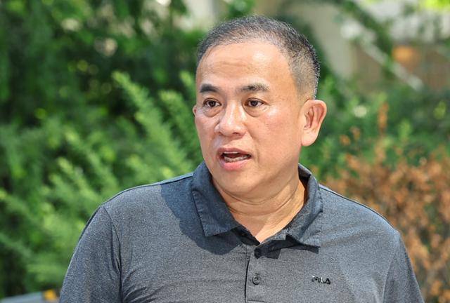 윤석열 전 대통령 부부 공천개입 의혹 핵심 인물인 명태균씨가 1일 서울 광화문에 마련된 민중기 특별검사팀 사무실로 소환돼 출석하고 있다. 뉴시스