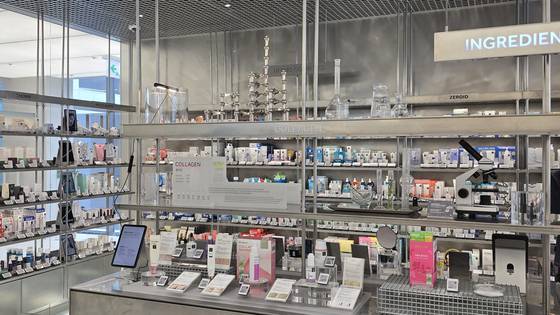 지난달 30일 서울 성동구 성수동에 위치한 올리브영N성수 매장의 제품 진열대. 뷰티 서비스를 체험한 고객들은 이곳에서 자신의 피부 타입에 맞는 기초 피부관리 제품을 추천받을 수 있다. 노유림 기자