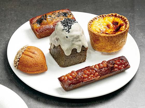 대전시가 2025년 발간한 『빵 산책 in 대전』에서 시민추천 베스트 5 빵집 중 공동 2위를 차지한 ‘연이가 베이크샵’의 대표 빵들. [사진 연이가 베이크샵]