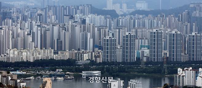 서울 남산 간이전망대에서 바라본 강남 일대의 고급 아파트단지 / 서성일 선임기자
