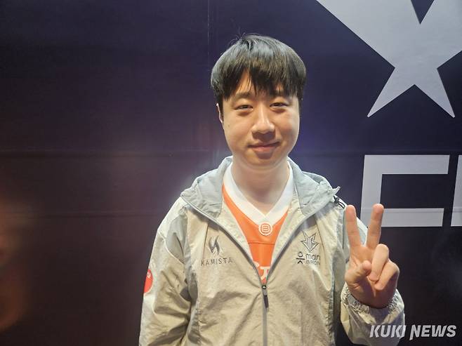 이호성 OK저축은행 브리온 감독이 9일 DRX와의 ‘2025 LCK’ 정규시즌 라이즈 그룹 4라운드 경기 전 인터뷰를 하고 있다. 송한석 기자