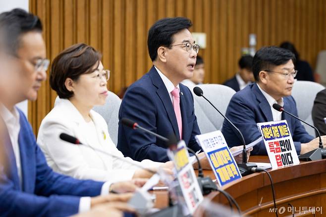 (서울=뉴스1) 유승관 기자 = 송언석 국민의힘 비상대책위원장 겸 원내대표가 8일 서울 여의도 국회에서 열린 원내대책회의에서 모두 발언을 하고 있다. 2025.8.8/뉴스1 Copyright (C) 뉴스1. All rights reserved. 무단 전재 및 재배포, AI학습 이용 금지. /사진=(서울=뉴스1) 유승관 기자
