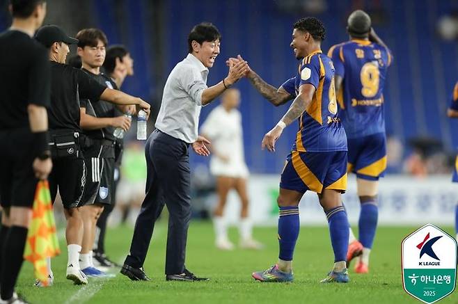 (Seoul = News) Shin Tae -yong wins before debut. (Photo: Korea Professional Football Federation)