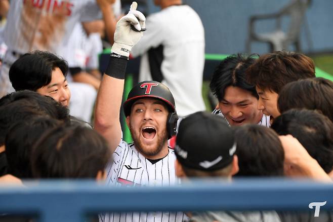 1회 홈런을 치고 기뻐하는 LG 오스틴. LG 트윈스 제공