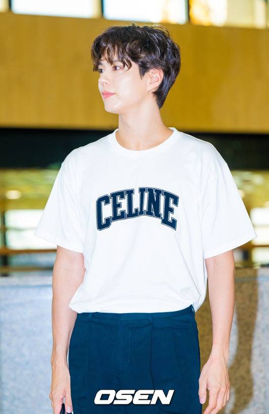 [OSEN=김포공항, 박준형 기자] 배우 박보검이 25일 오전 서울 김포국제공항을 통해 팬미팅 참석차 일본으로 출국했다.박보검은 올 초 공개된 넷플릭스 오리지널 드라마 ‘폭싹 속았수다’의 장관식 아역을 통해 세계적인 인기를 얻었다. 또한 최근 막을 내린 JTBC 드라마 ‘굿보이’에서 윤동주 역을 연기한 그는 다음 달 1일까지 KBS2 음악 예능 ‘더 시즌즈-박보검의 칸타빌레’를 진행하고 물러날 계획이다.배우 박보검이 출국에 앞서 포즈를 취하고 있다.   2025.07.25 / soul1014@osen.co.kr