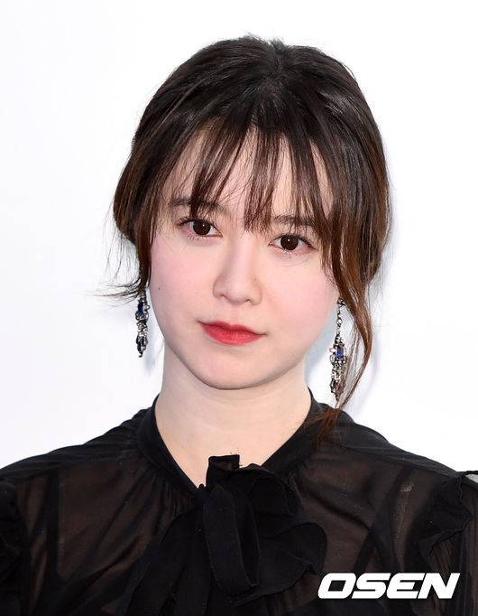 [OSEN=이대선 기자] 배우 구혜선이 7일 오후 서울 마포구 진산갤러리에서 ‘구혜선 : 니가 없는 세상, 나에겐 적막’ 전시회 기자간담회가 열렸다.배우 구혜선이 기자간담회에 앞서 포토타임을 갖고 있다. /sunday@osen.co.kr