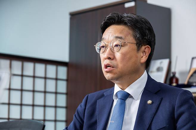 이용우 더불어민주당 의원이 8월5일 국회 의원회관에서 시사저널과 인터뷰를 하고 있다. ⓒ시사저널 최준필