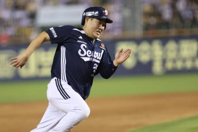 양의지가 7일 LG전에서 전력질주를 하고 있다. /사진=두산 베어스 제공