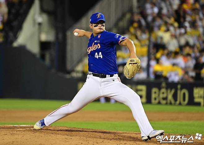 8일 오후 서울 송파구 잠실야구장에서 열린 '2025 신한 SOL Bank KBO리그' 한화 이글스와 LG 트윈스의 경기, 9회말 2사 2루 한화 김서현이 역투하고 있다. 엑스포츠뉴스 잠실, 박지영 기자